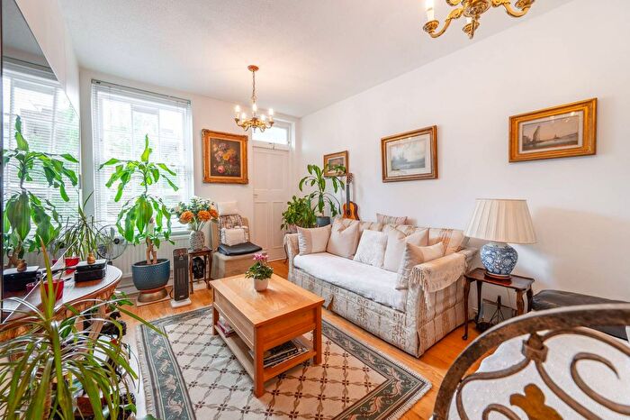 3 Bedroom Flat For Sale In Clarendon Road, Notting Hill, London, W11