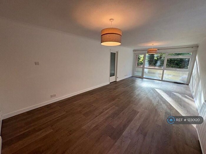 2 Bedroom Flat To Rent In Shirley Road, Wallington, SM6
