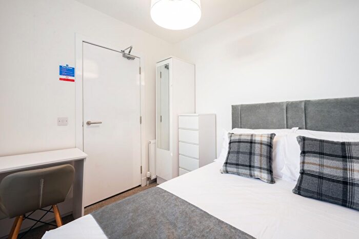 2 Bedroom Flat To Rent In Albert Street, Dundee, DD4