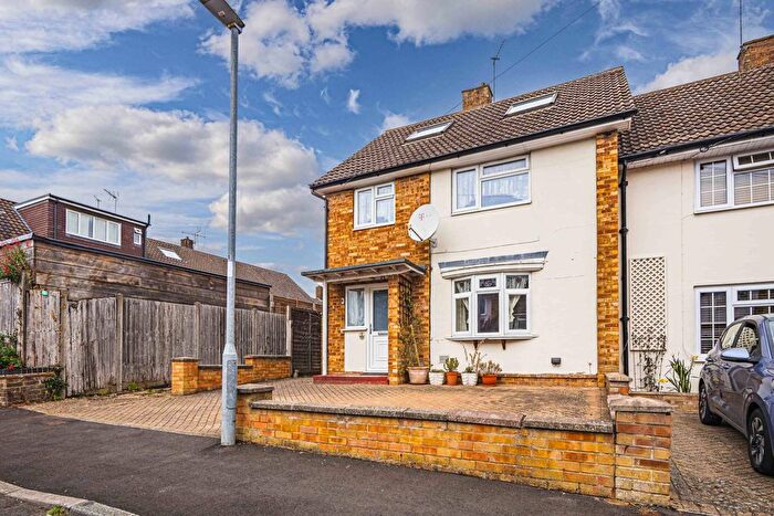 5 Bedroom Semi-Detached House To Rent In Peartree Road, Hemel Hempstead, HP1