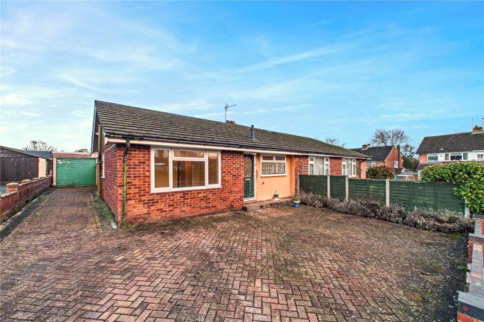 2 Bedroom Bungalow For Sale In Glendale Road, Tadley, Hampshire, RG26