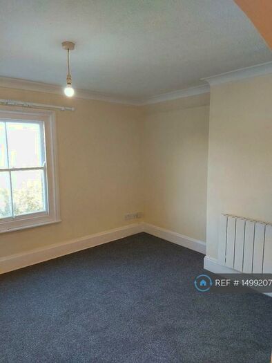 1 Bedroom Flat To Rent In South Terrace, Littlehampton, BN17