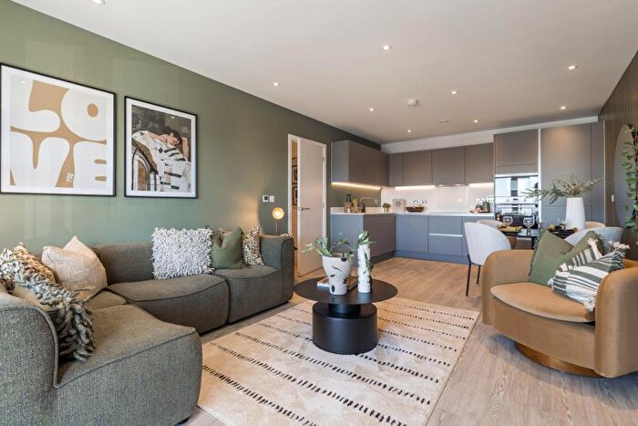 2 Bedroom Apartment For Sale In Newmarket Road, Cambridge, CB5