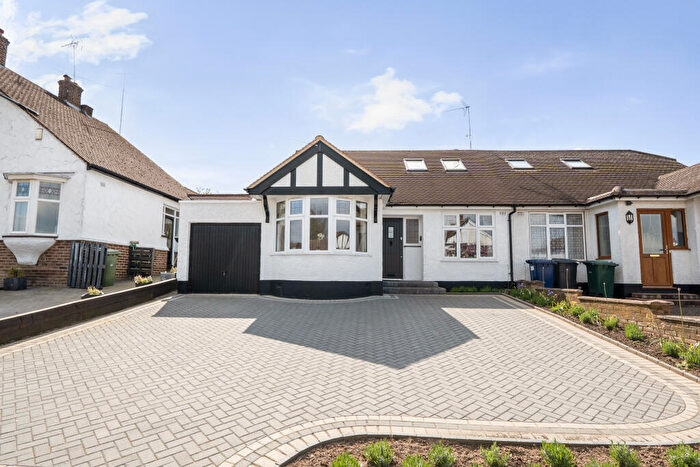4 Bedroom Apartment For Sale In Hereford Avenue, Barnet, Greater London, EN4