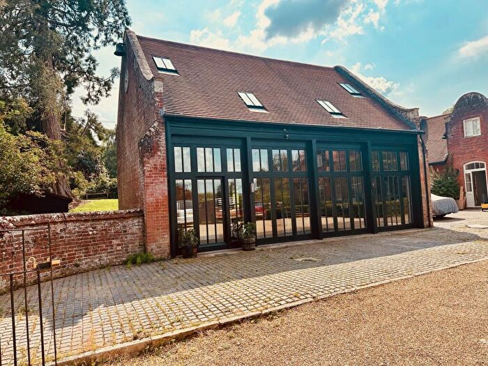 2 Bedroom House To Rent In Sandle Manor, SP6