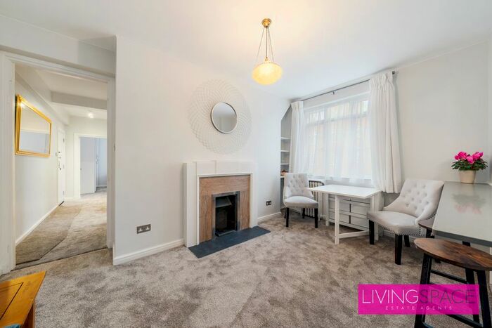 2 Bedroom Flat To Rent In Hammersmith Road, London, W6