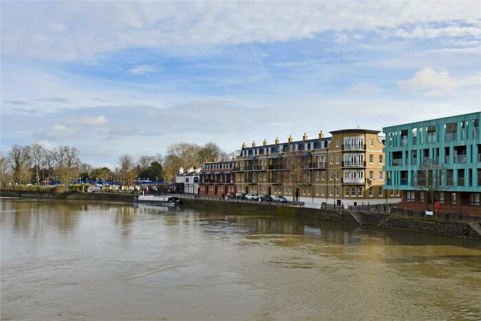2 Bedroom Duplex To Rent In The Waterfront, Riverside Walk, Windsor, Berkshire, SL4