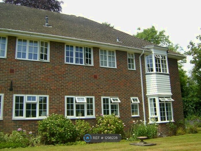 2 Bedroom Maisonette To Rent In Firgrove Court, Farnham GU9