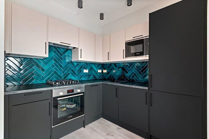 1 Bedroom Flat For Sale In Lennards Court, Chiswick High Road, Chiswick, London, W4