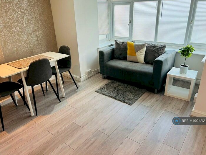 2 Bedroom Flat To Rent In Brook Street, Luton, LU3