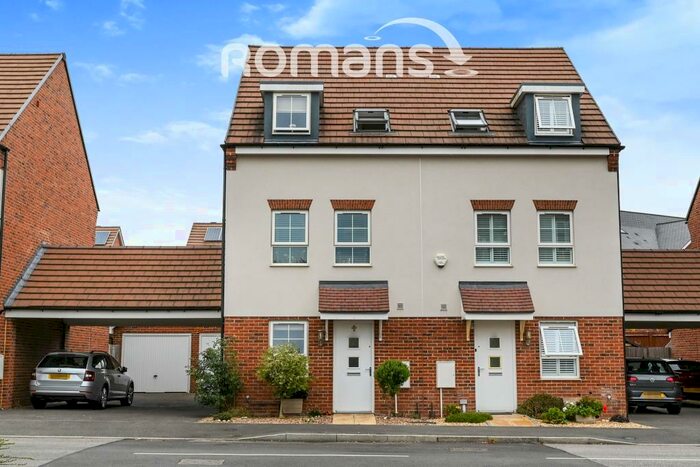 3 Bedroom Semi-Detached House To Rent In Whitlock Avenue, RG40