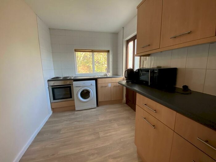 2 Bedroom Apartment To Rent In Haigh Wood Road, Leeds, LS16