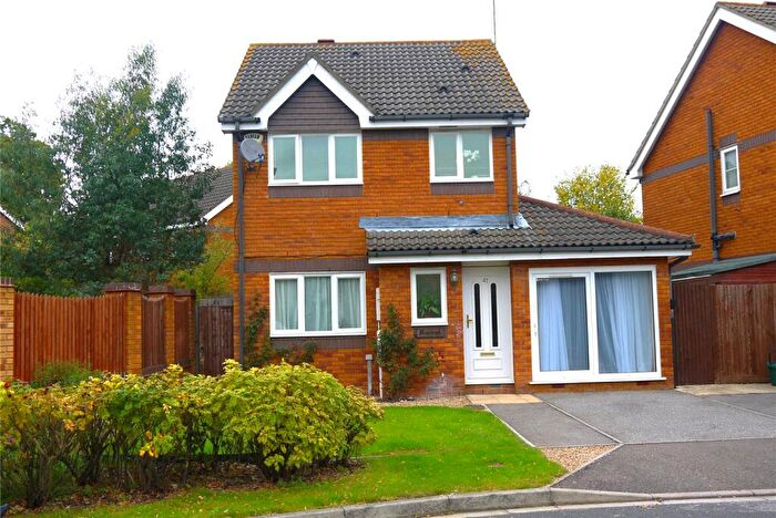 3 Bedroom Detached House To Rent In Bloomfield Close, Knaphill, Woking, GU21