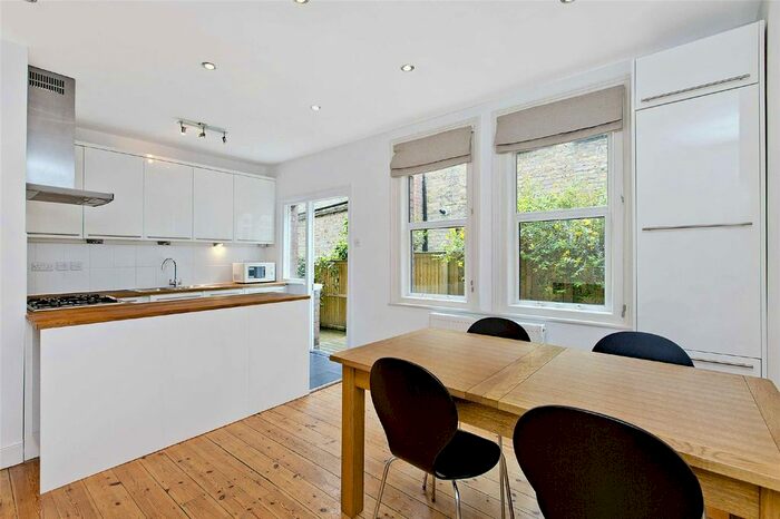 3 Bedroom Flat To Rent In Abbeville Road, London, SW4