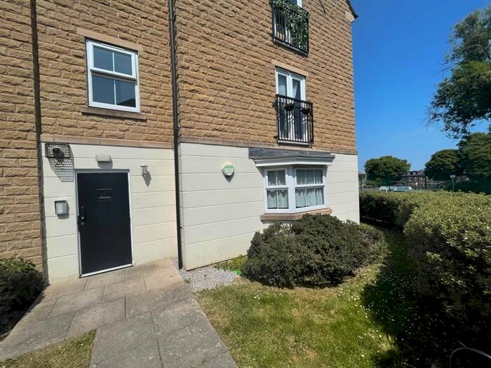 2 Bedroom Flat To Rent In Queensway, Halifax, HX1