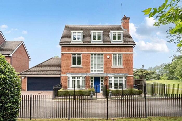 5 Bedroom Detached House For Sale In Brightwen Grove, Stanmore, HA7