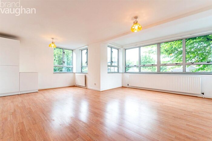 3 Bedroom Flat To Rent In Eaton Road, Hove, East Sussex, BN3