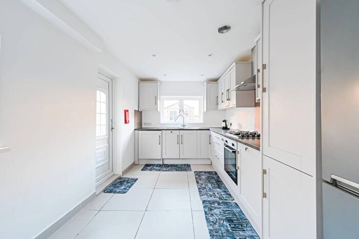 4 Bedroom Terraced House To Rent In Bow Common Lane, Bow, London, E3