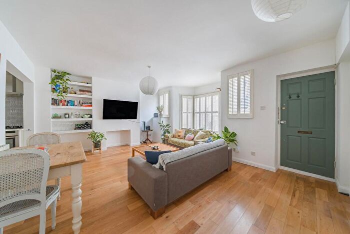 2 Bedroom Flat For Sale In Northwood Road, Highgate, N6