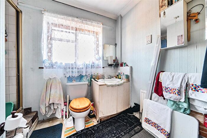 3 Bedroom End Of Terrace House For Sale In Alers Road, Bexleyheath, Kent, DA6