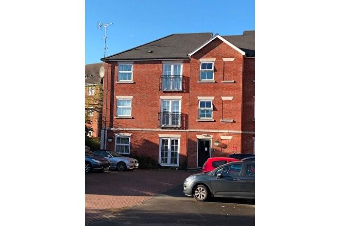 2 Bedroom Flat To Rent In Broadwell Road, Oldbury, West Midlands, B69