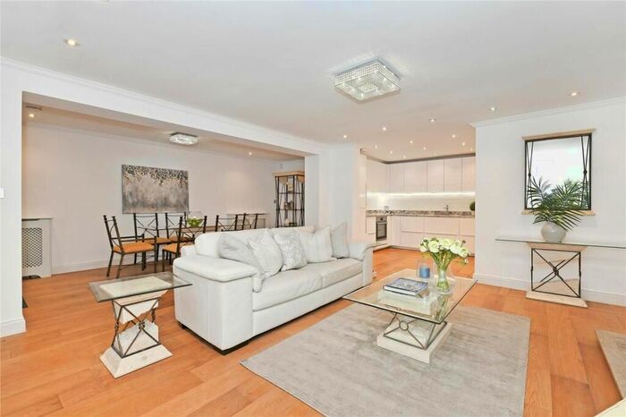 2 Bedroom Flat To Rent In Gloucester Place, London, W1U