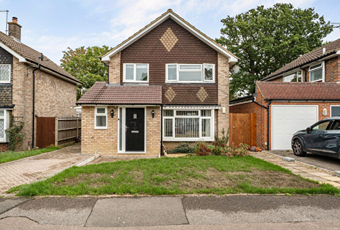 3 Bedroom Detached House For Sale In Benhams Drive, Horley, Surrey, RH6