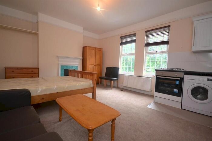 1 Bedroom Studio To Rent In Wokingham Road, Reading, Berkshire, RG6