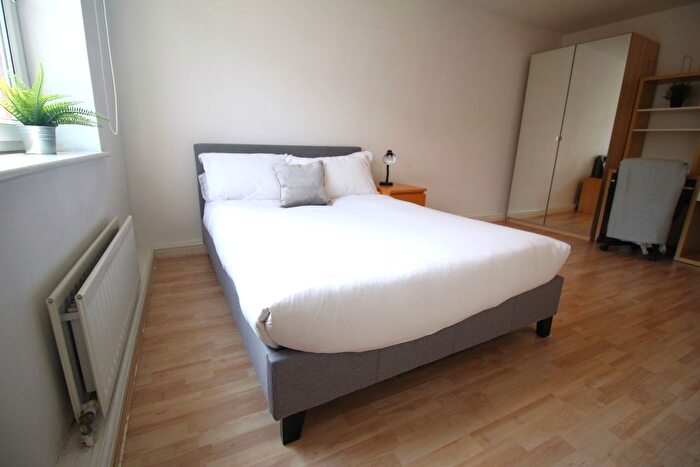 2 Bedroom Flat To Rent In Flat, Clarendon Road, LS2