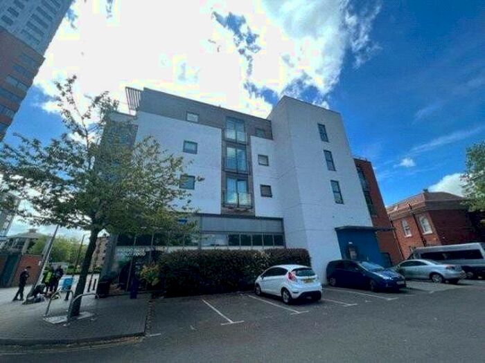 2 Bedroom Flat To Rent In Ocean Way, Southampton, Hampshire, SO14