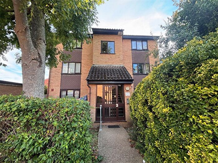 1 Bedroom Flat For Sale In Millhaven Close, Romford, RM6