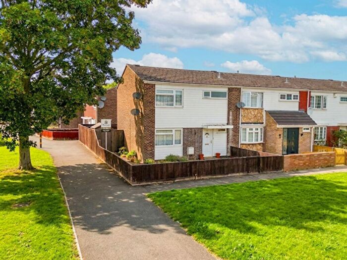 3 Bedroom End Of Terrace House For Sale In Somerville Way, Aylesbury, HP19