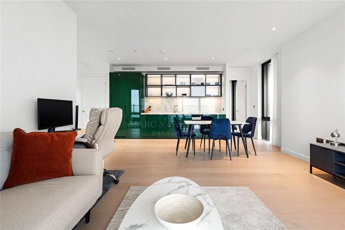 2 Bedroom Flat To Rent In Wardian, Marsh Wall, London, E14