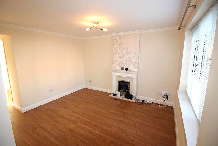 1 Bedroom Flat To Rent In Ricknald Close, Aughton, S26