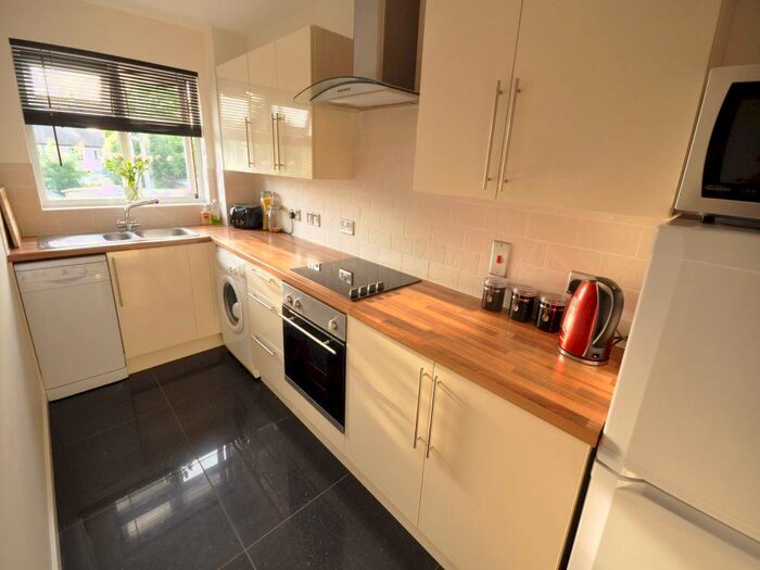 1 Bedroom Maisonette To Rent In Shaw Drive, Walton-On-Thames, Surrey, KT12