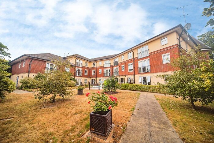 2 Bedroom Flat For Sale In Rollesbrook Gardens, Southampton, Hampshire, SO15