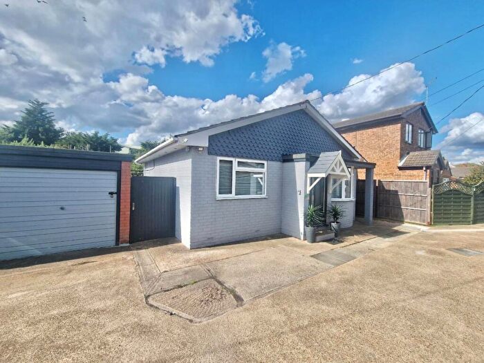 2 Bedroom Bungalow For Sale In Tudor Road, Canvey Island, SS8