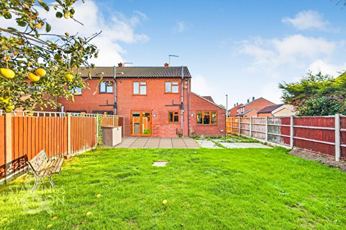 3 Bedroom Semi-Detached House For Sale In Youngs Crescent, Freethorpe, Norwich, NR13