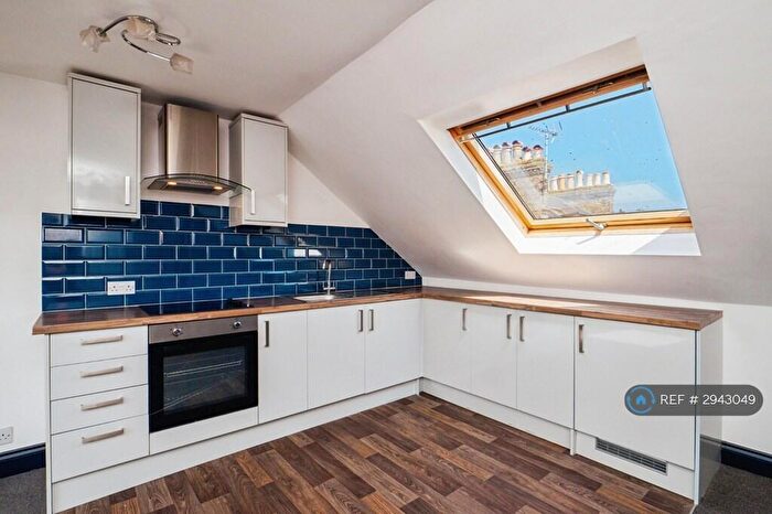 1 Bedroom Flat To Rent In Chandos Square, Broadstairs, CT10