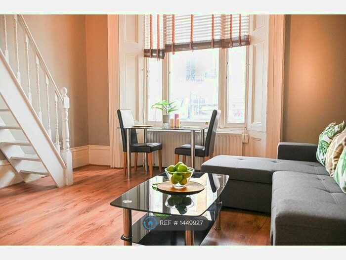 Studio To Rent In Nevern Square, London, W2