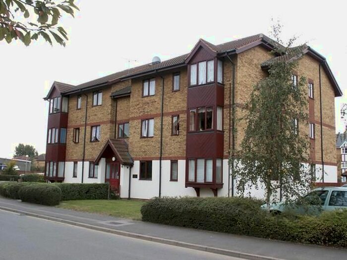 2 Bedroom Flat To Rent In Redwood Grove, Bedford, MK42