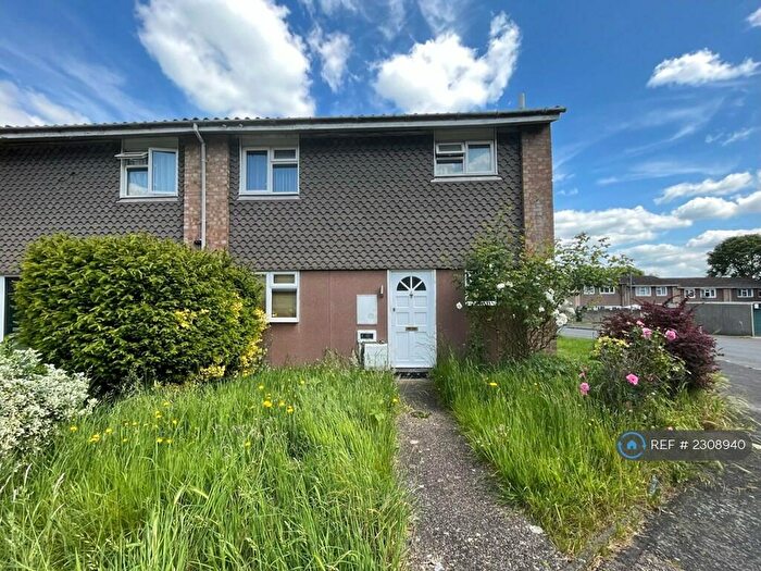 3 Bedroom Semi-Detached House To Rent In Rowan Close, Guildford, GU1