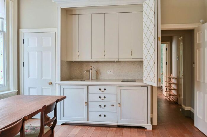 1 Bedroom Flat To Rent In Stafford Place, Westminster, London, SW1E