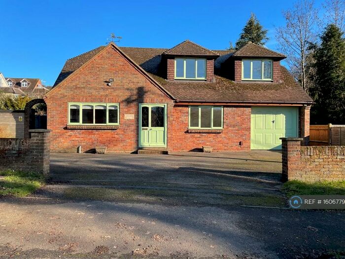 4 Bedroom Detached House To Rent In Seymour Court Road, Marlow, SL7