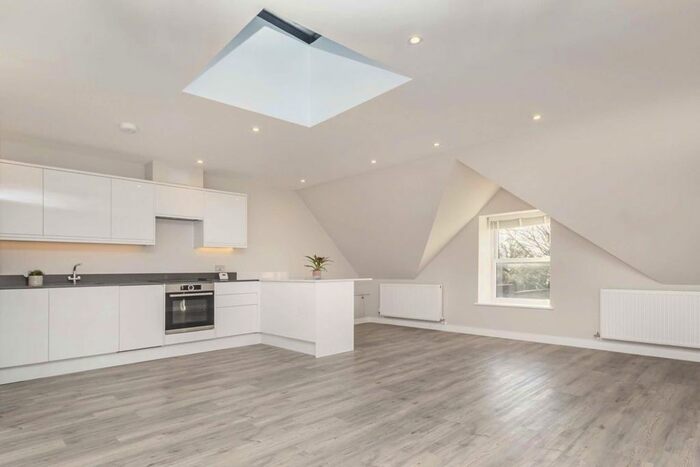 1 Bedroom Flat To Rent In High Street, Hampton Hill, Hampton, TW12