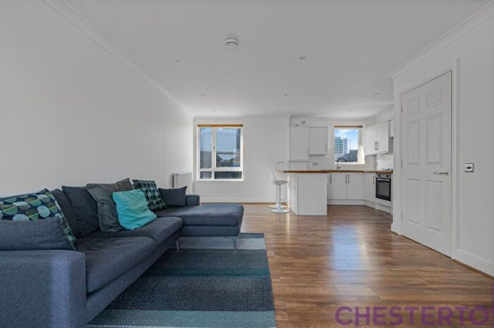 2 Bedroom Mews To Rent In Vantage Mews, Blackwall, E14