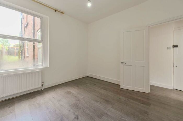 2 Bedroom Flat To Rent In Rosslyn Crescent, Harrow, HA1