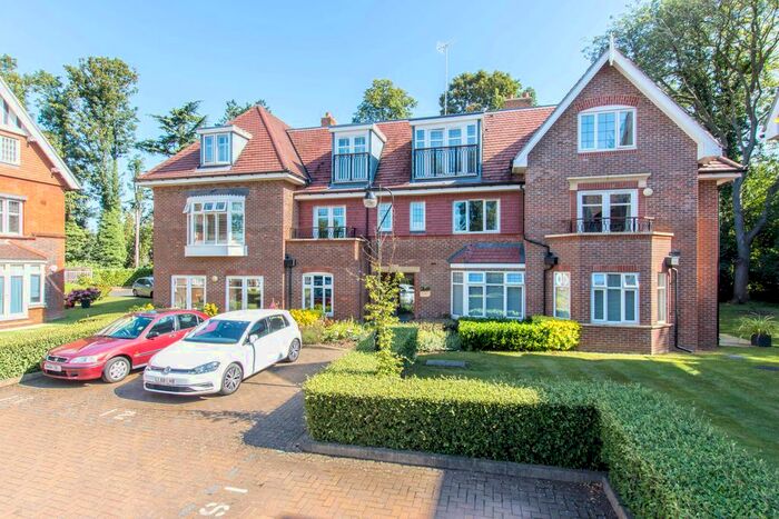2 Bedroom Flat To Rent In Harmonia Court, Nascot Wood Road, Watford, Hertfordshire, WD17