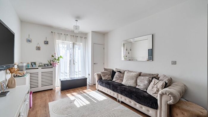 2 Bedroom Flat For Sale In Lotus Close, Chigwell, IG7