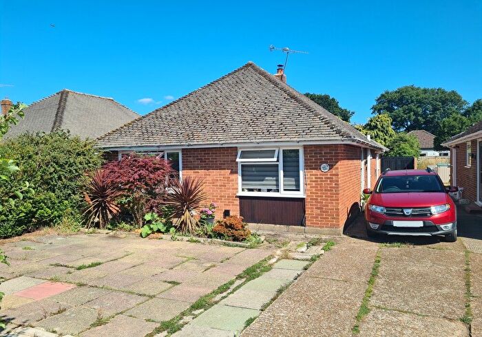 3 Bedroom Bungalow For Sale In Barnsfield Crescent, Totton, Southampton, SO40
